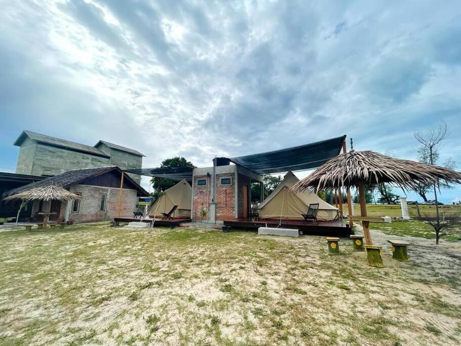 Rembulan Escape - The Container House Villa Kampung Penarik Exterior photo